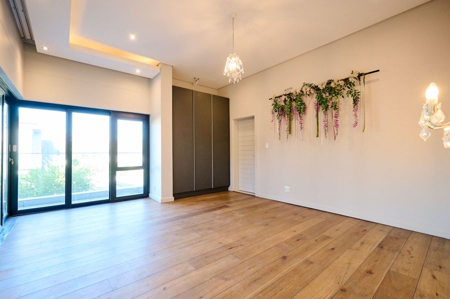 5 Bedroom Property for Sale in Waterfall Country Estate Gauteng