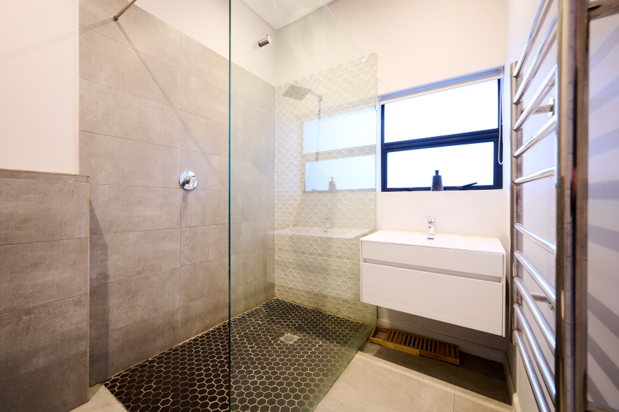 5 Bedroom Property for Sale in Waterfall Country Estate Gauteng