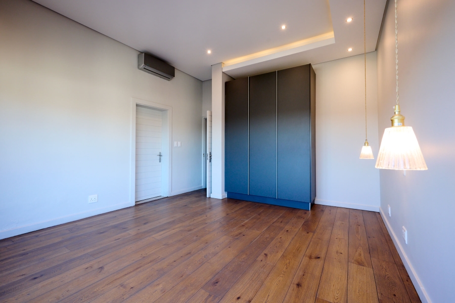 5 Bedroom Property for Sale in Waterfall Country Estate Gauteng
