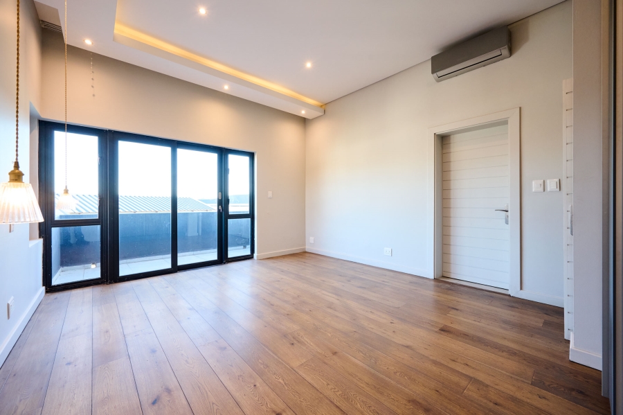 5 Bedroom Property for Sale in Waterfall Country Estate Gauteng
