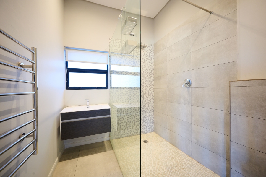 5 Bedroom Property for Sale in Waterfall Country Estate Gauteng