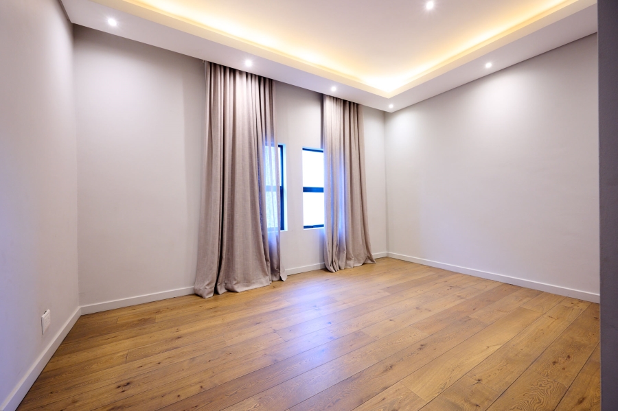 5 Bedroom Property for Sale in Waterfall Country Estate Gauteng