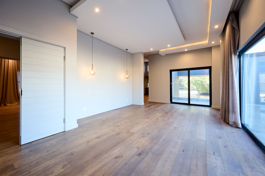 5 Bedroom Property for Sale in Waterfall Country Estate Gauteng