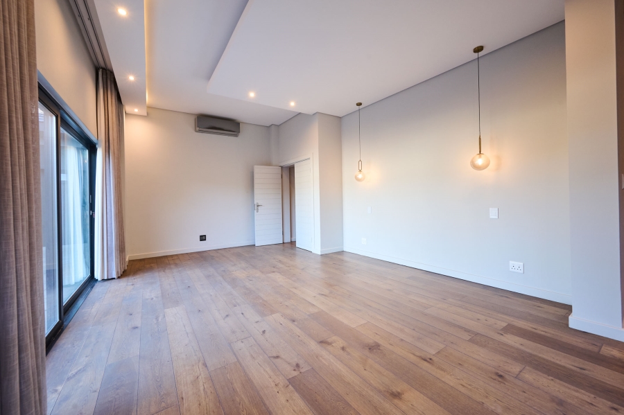 5 Bedroom Property for Sale in Waterfall Country Estate Gauteng