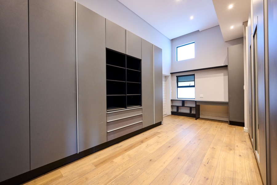 5 Bedroom Property for Sale in Waterfall Country Estate Gauteng