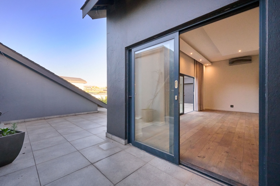 5 Bedroom Property for Sale in Waterfall Country Estate Gauteng