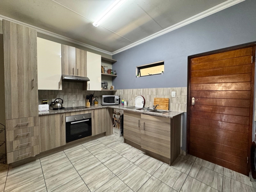 2 Bedroom Property for Sale in Noordwyk Gauteng