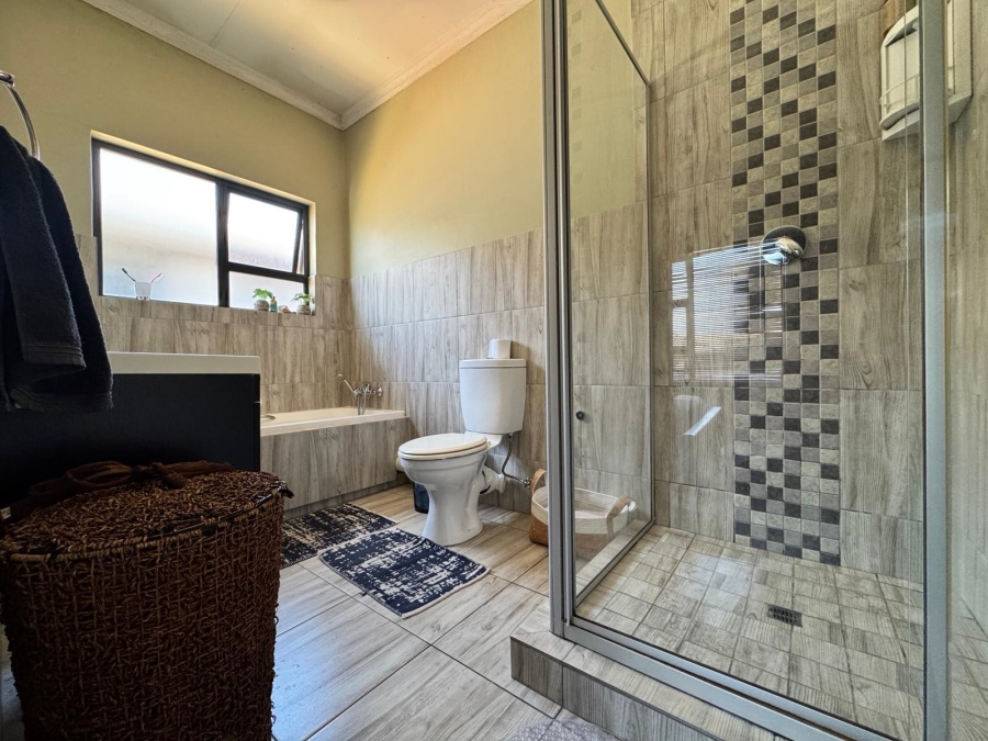 2 Bedroom Property for Sale in Noordwyk Gauteng