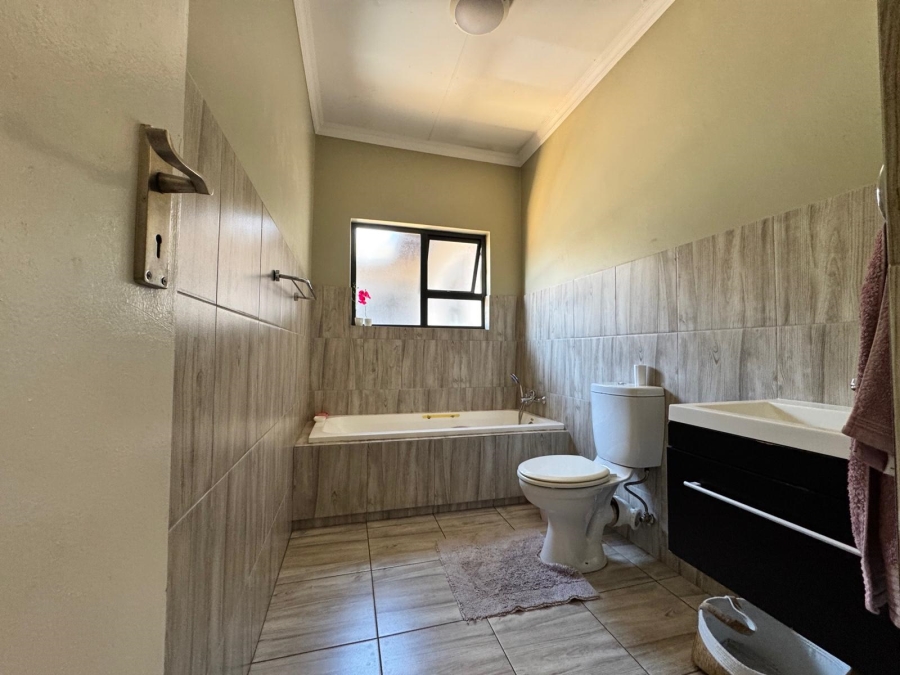 2 Bedroom Property for Sale in Noordwyk Gauteng