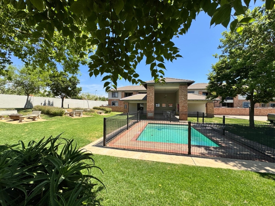 2 Bedroom Property for Sale in Noordwyk Gauteng