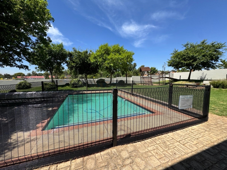 2 Bedroom Property for Sale in Noordwyk Gauteng