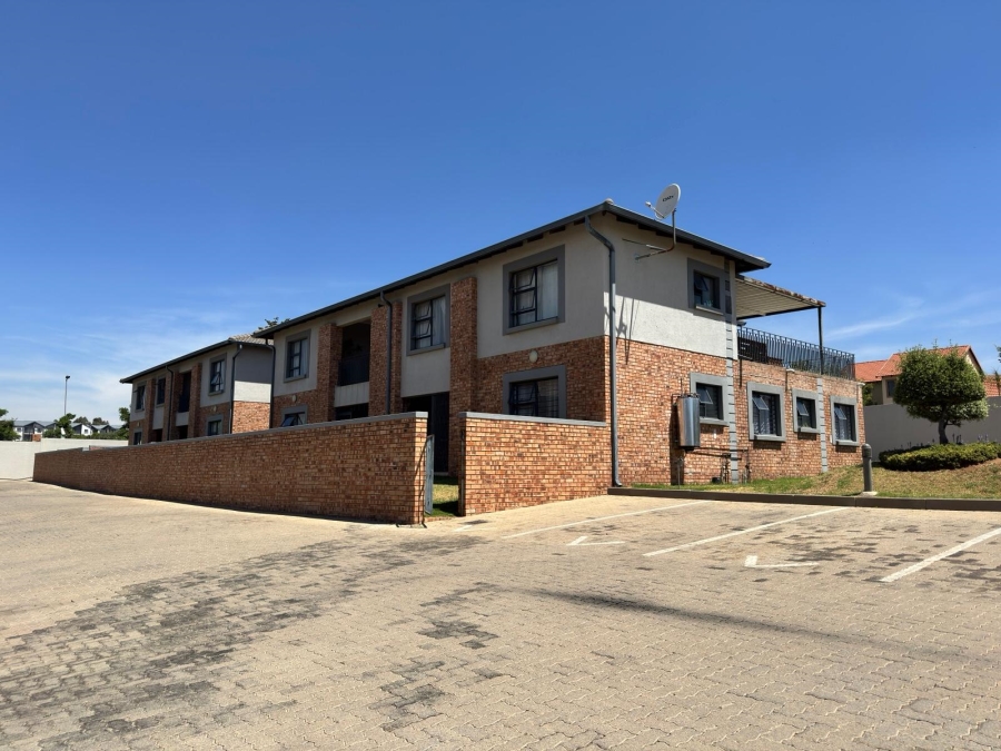 2 Bedroom Property for Sale in Noordwyk Gauteng