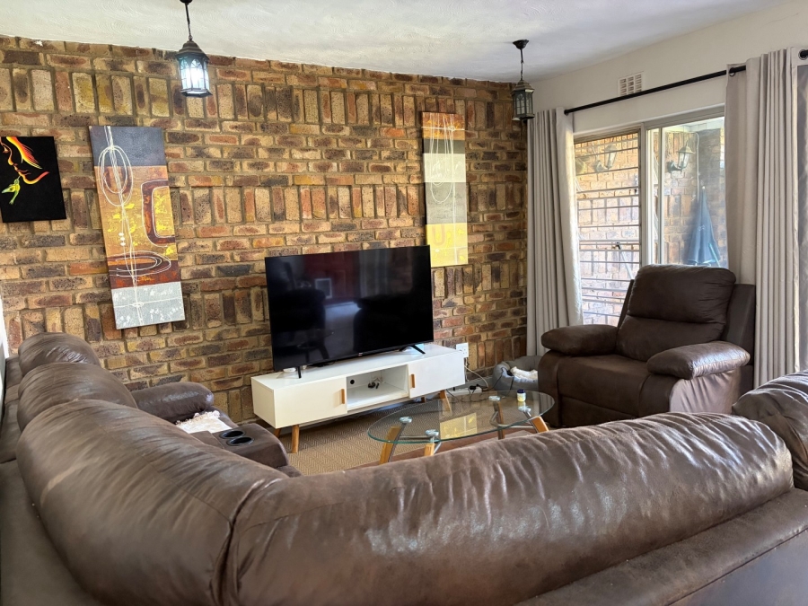 To Let 3 Bedroom Property for Rent in Fairland Gauteng