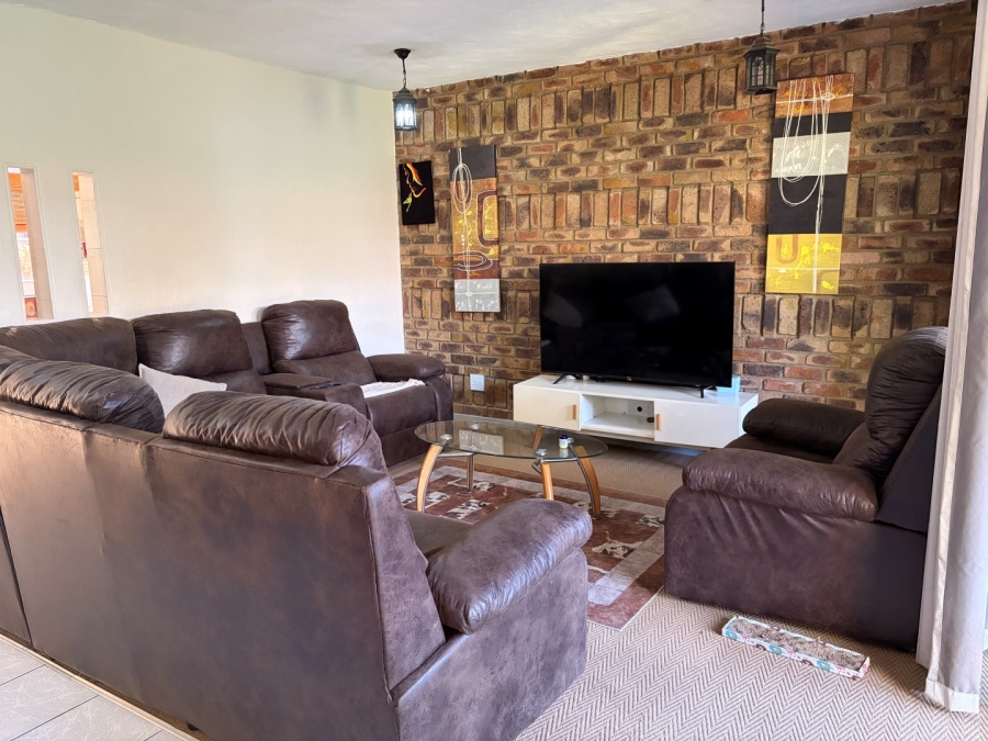 To Let 3 Bedroom Property for Rent in Fairland Gauteng