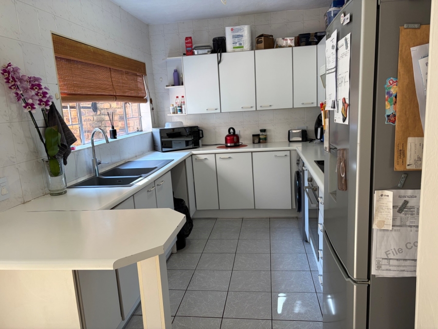 To Let 3 Bedroom Property for Rent in Fairland Gauteng