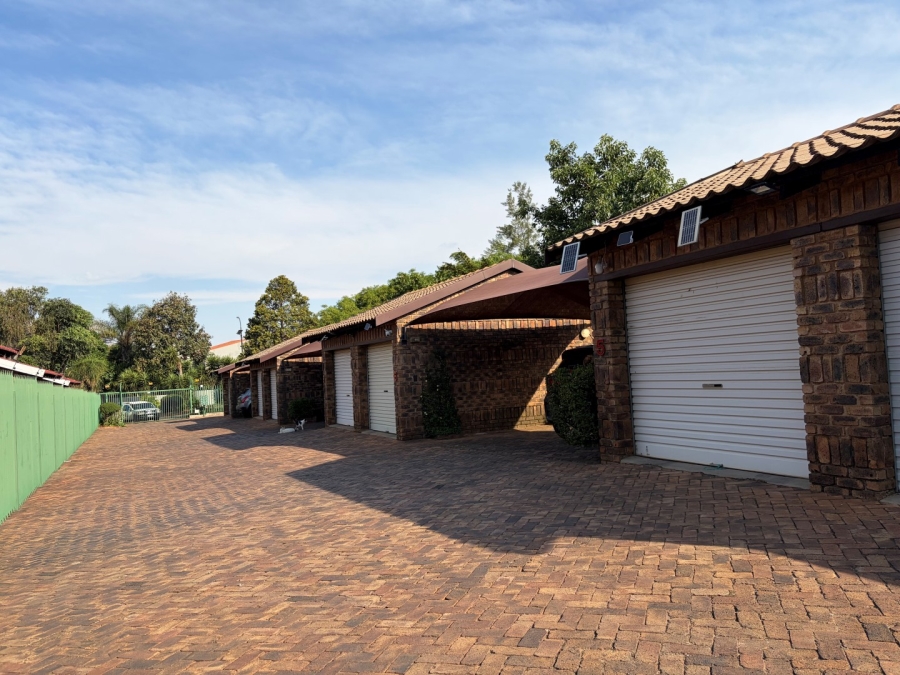To Let 3 Bedroom Property for Rent in Fairland Gauteng