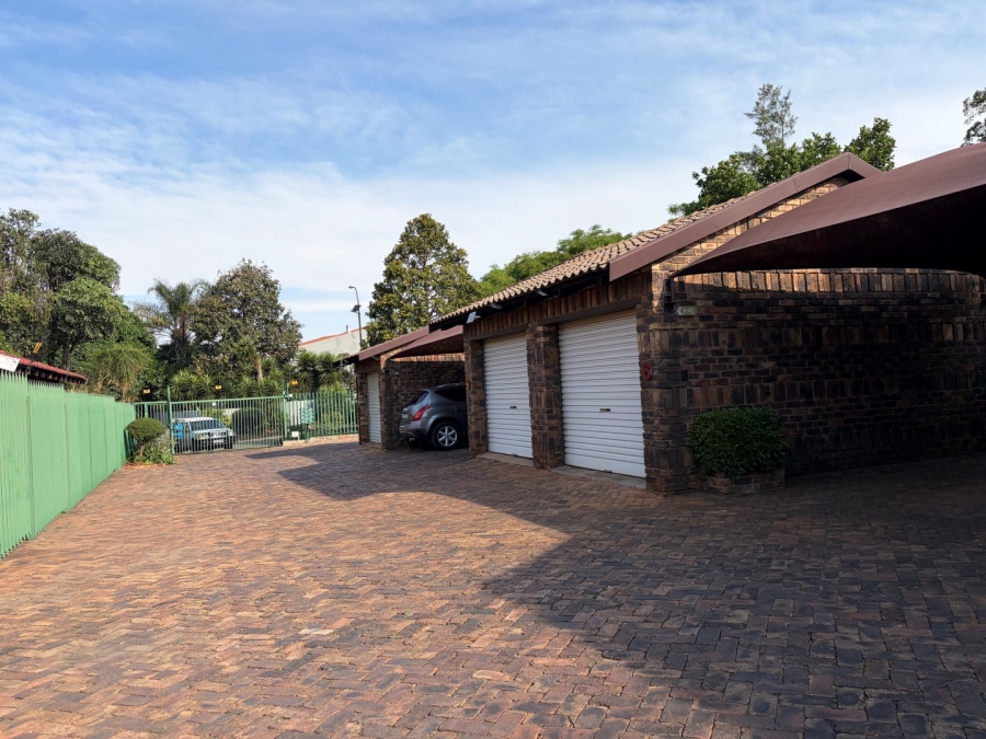 To Let 3 Bedroom Property for Rent in Fairland Gauteng