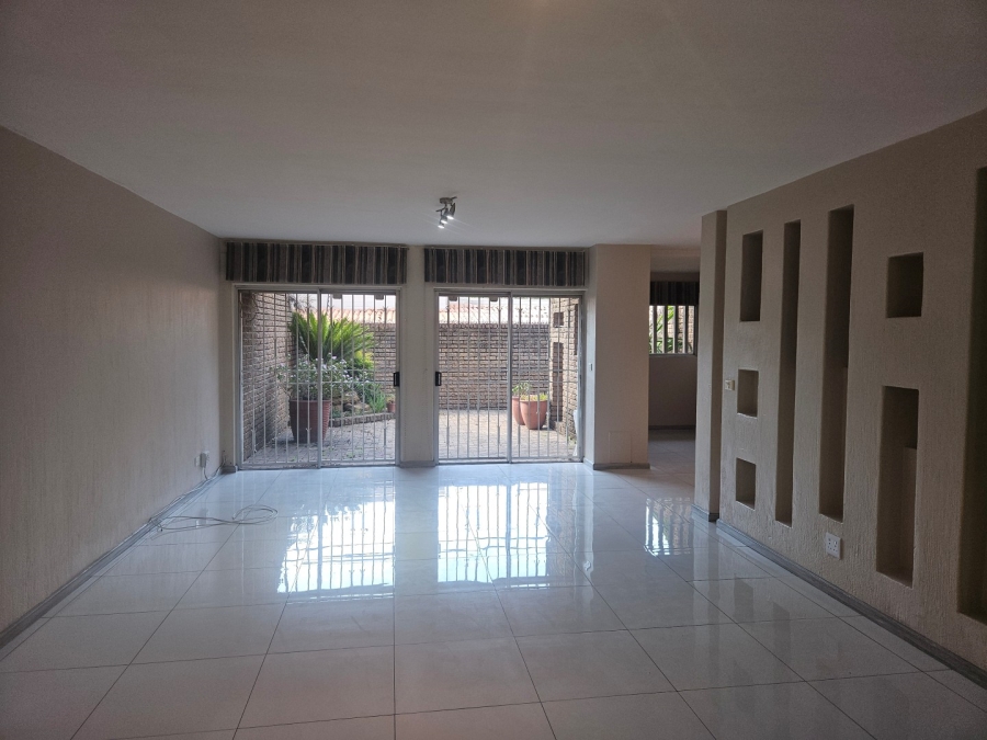To Let 3 Bedroom Property for Rent in Bramley Gauteng