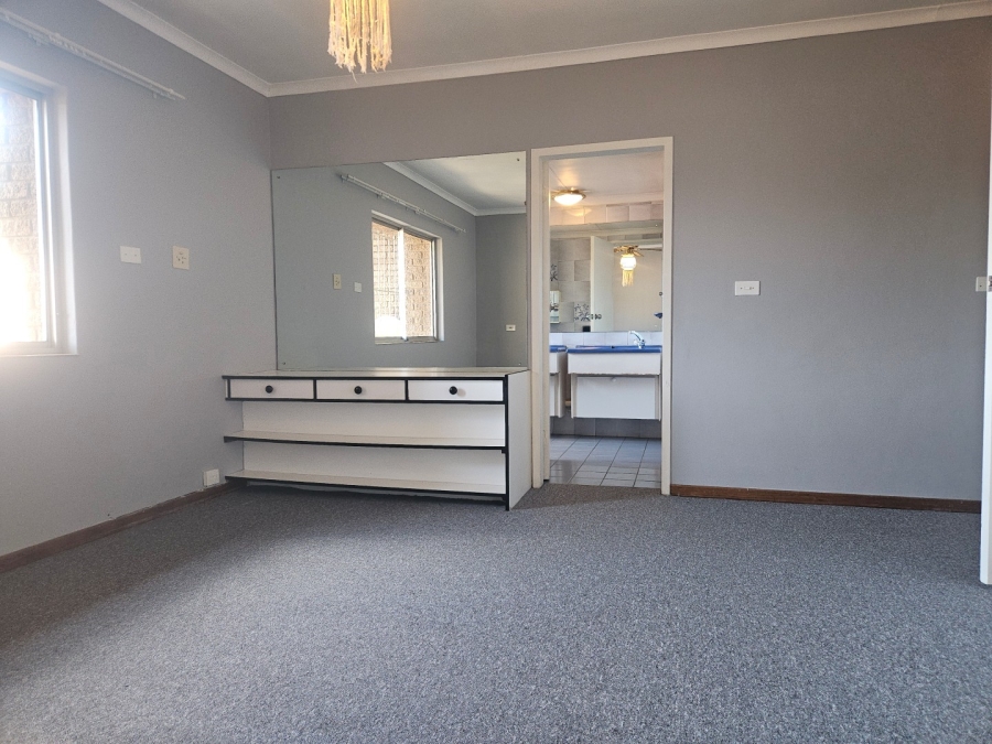 To Let 3 Bedroom Property for Rent in Bramley Gauteng