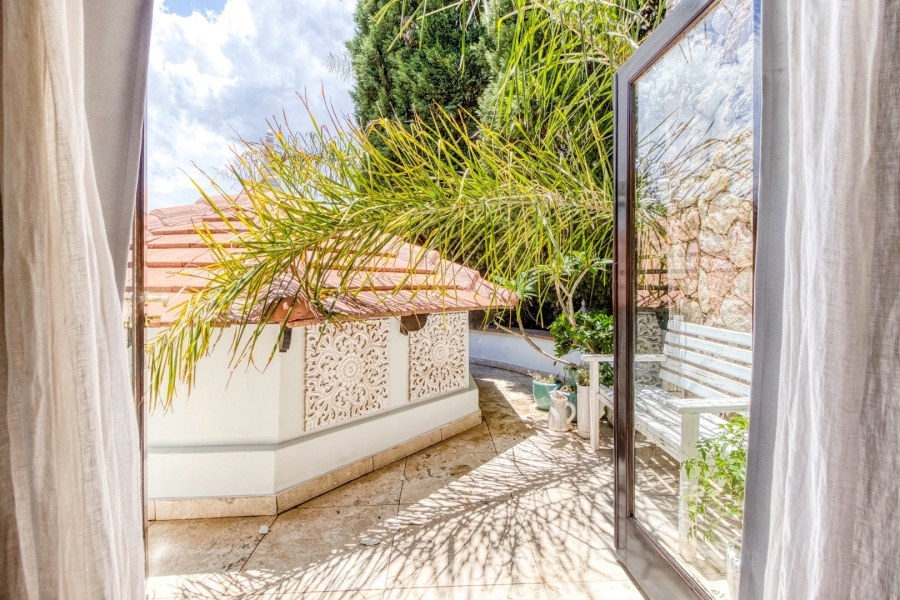 To Let 4 Bedroom Property for Rent in Houghton Estate Gauteng