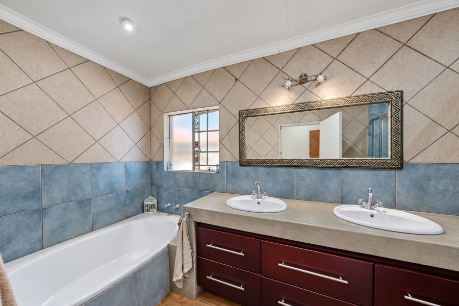 4 Bedroom Property for Sale in Pretorius Park Gauteng