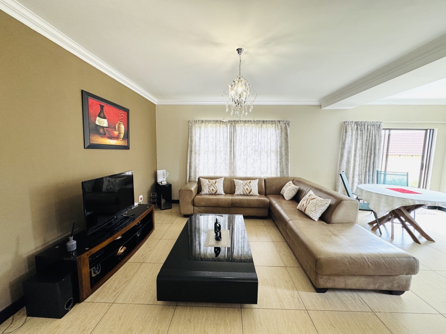 3 Bedroom Property for Sale in Thatchfield Hills Gauteng
