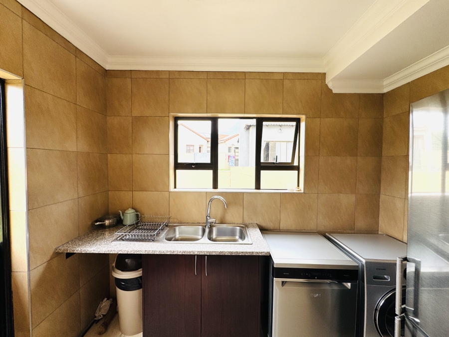 3 Bedroom Property for Sale in Thatchfield Hills Gauteng