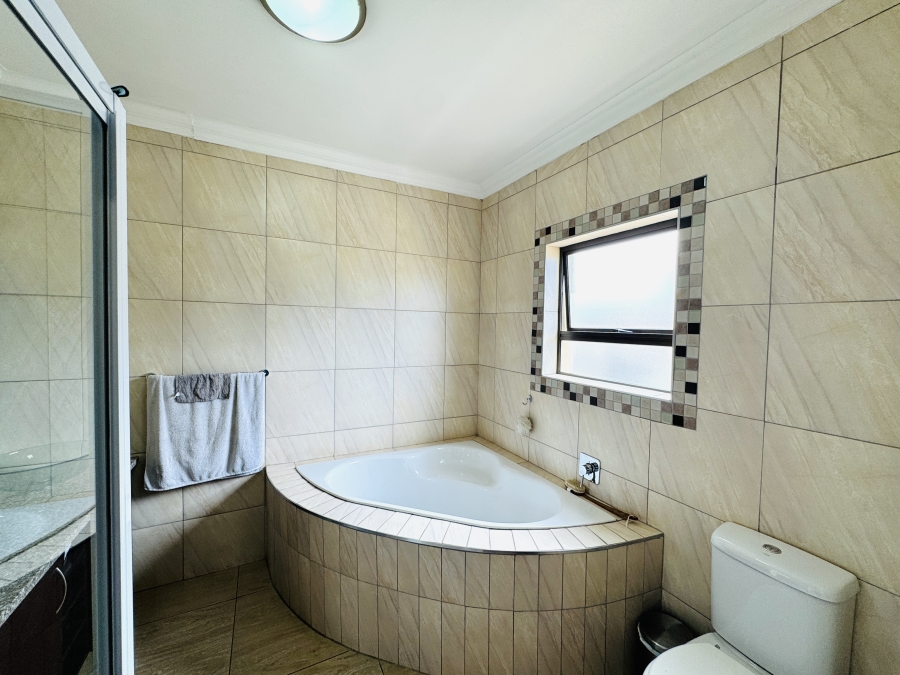 3 Bedroom Property for Sale in Thatchfield Hills Gauteng