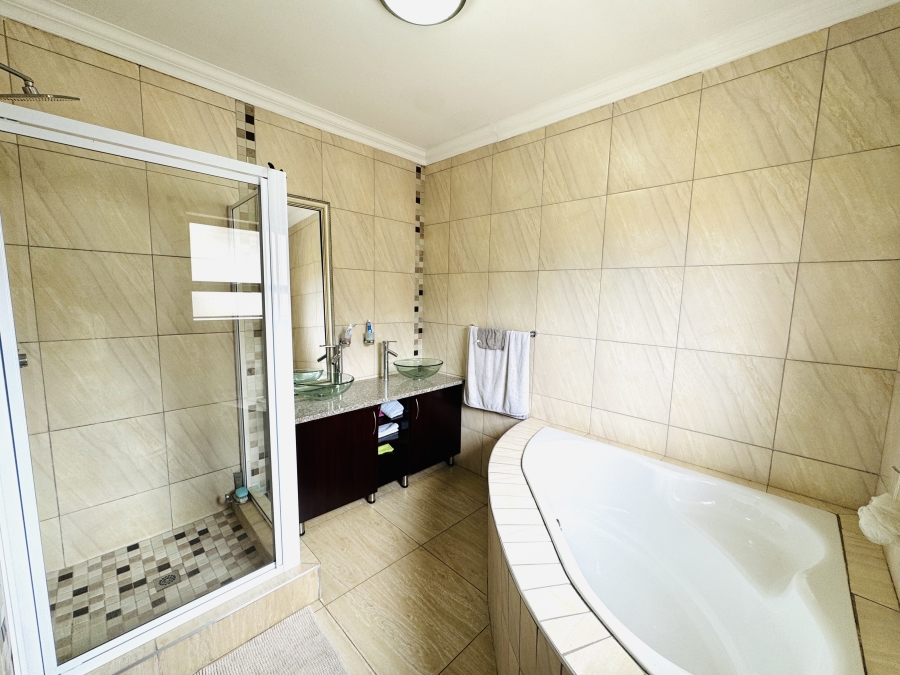 3 Bedroom Property for Sale in Thatchfield Hills Gauteng