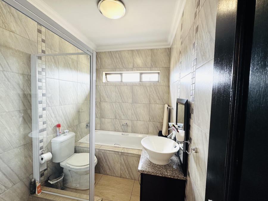 3 Bedroom Property for Sale in Thatchfield Hills Gauteng