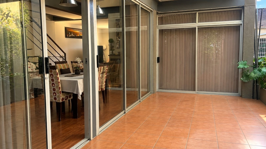 To Let 3 Bedroom Property for Rent in Houghton Estate Gauteng