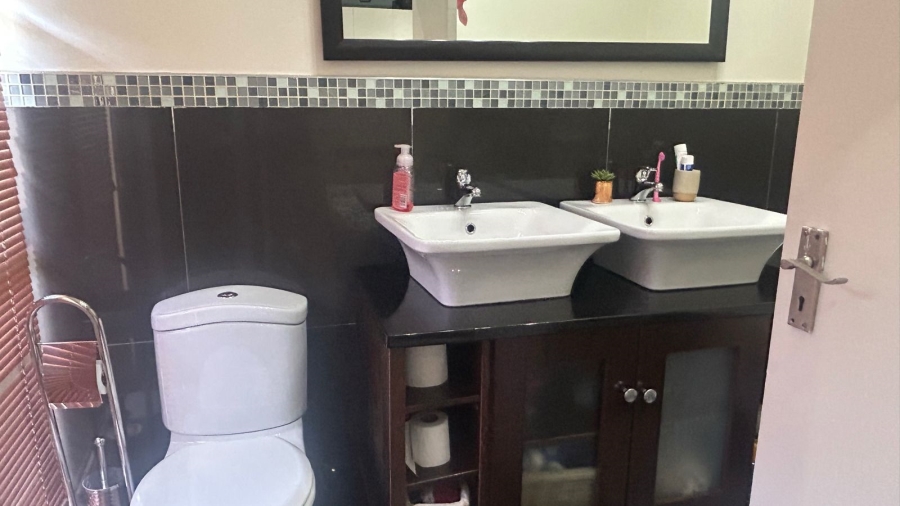 To Let 3 Bedroom Property for Rent in Houghton Estate Gauteng