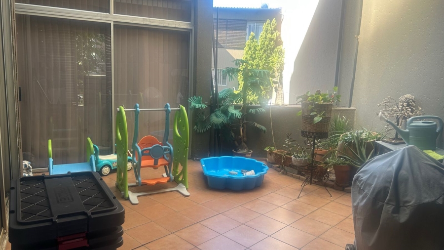 To Let 3 Bedroom Property for Rent in Houghton Estate Gauteng