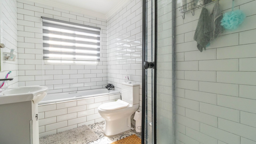 3 Bedroom Property for Sale in Bassonia Gauteng