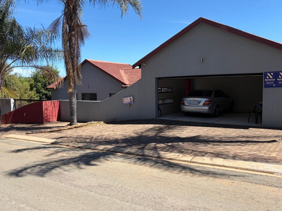 6 Bedroom Property for Sale in Glenvista Gauteng