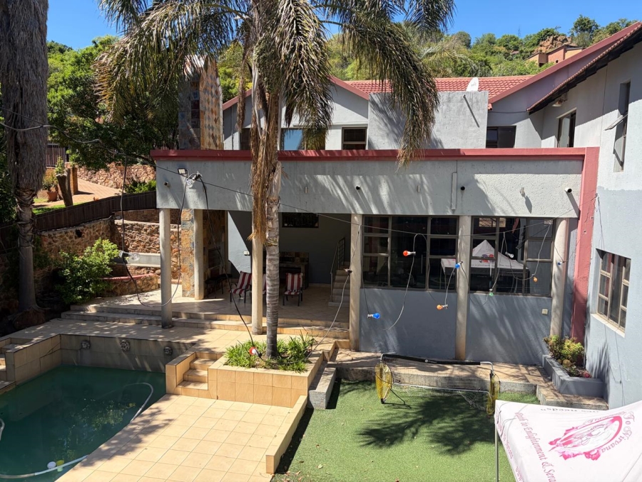 6 Bedroom Property for Sale in Glenvista Gauteng