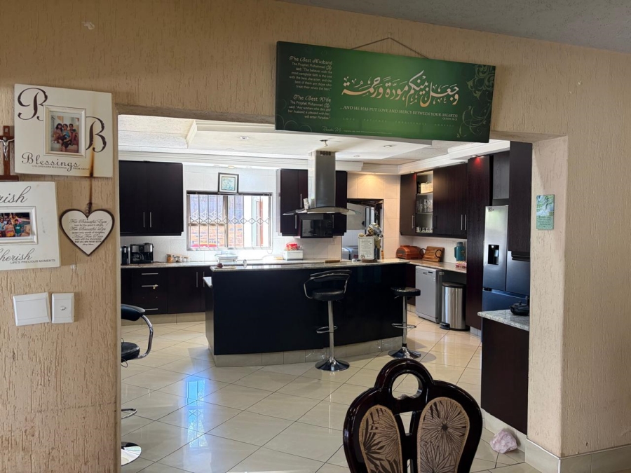 6 Bedroom Property for Sale in Glenvista Gauteng