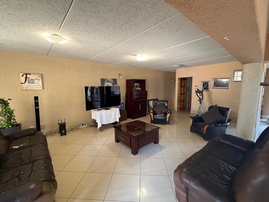 6 Bedroom Property for Sale in Glenvista Gauteng