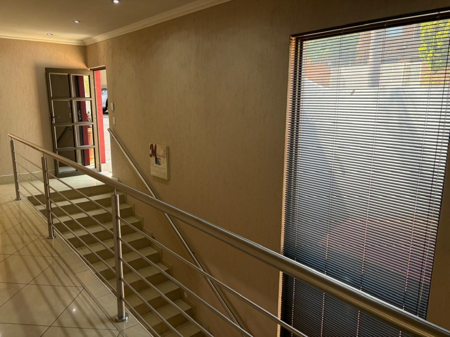 6 Bedroom Property for Sale in Glenvista Gauteng
