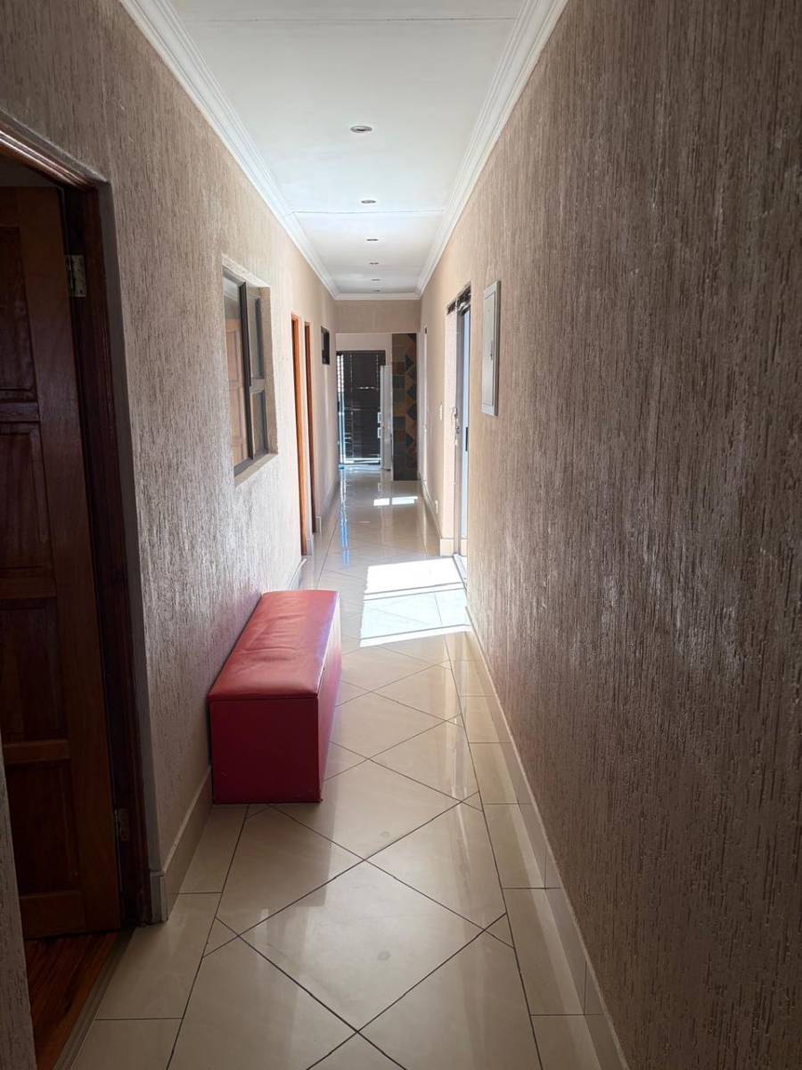 6 Bedroom Property for Sale in Glenvista Gauteng