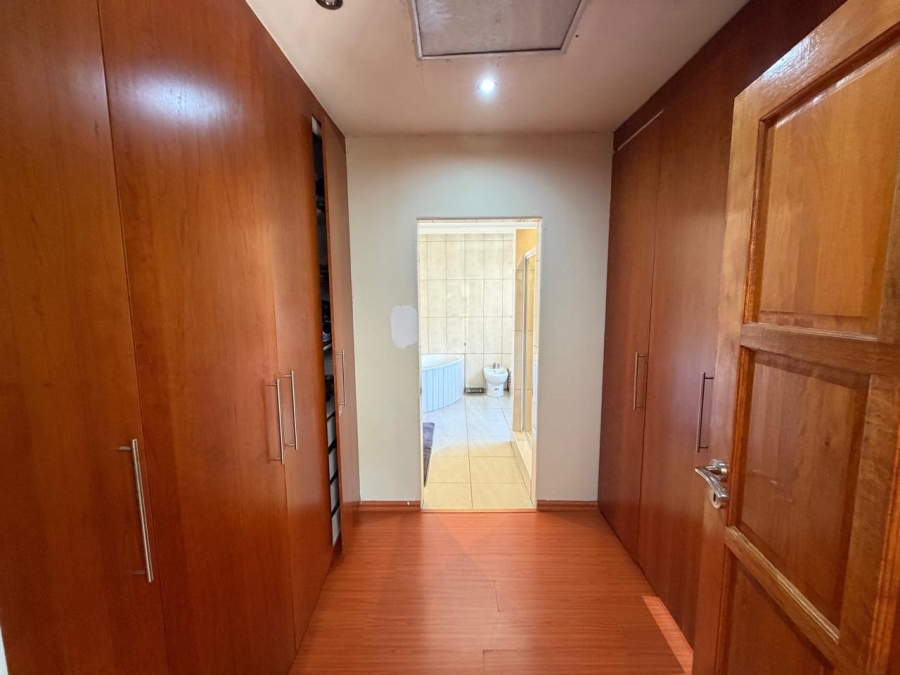 6 Bedroom Property for Sale in Glenvista Gauteng