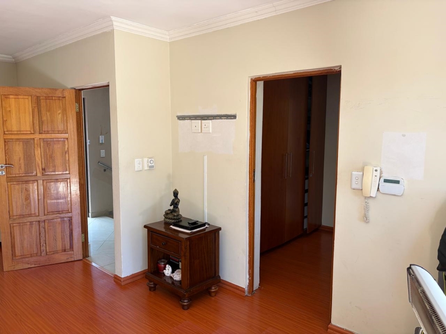 6 Bedroom Property for Sale in Glenvista Gauteng