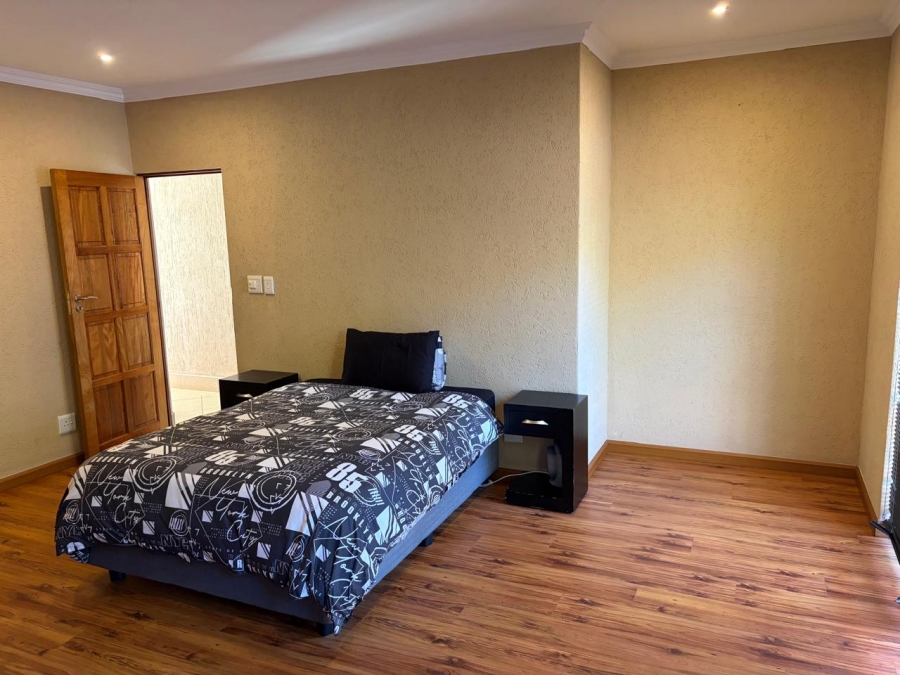 6 Bedroom Property for Sale in Glenvista Gauteng