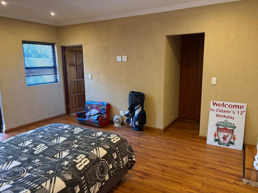 6 Bedroom Property for Sale in Glenvista Gauteng