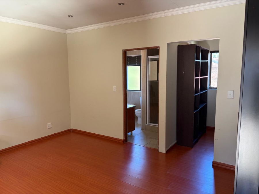 6 Bedroom Property for Sale in Glenvista Gauteng