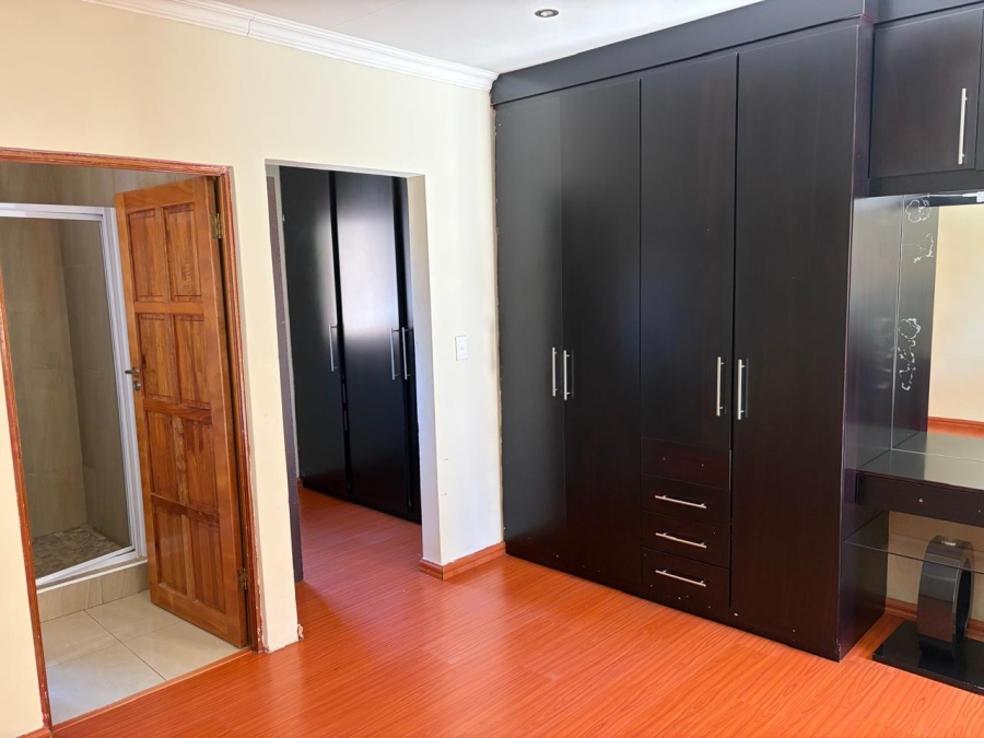 6 Bedroom Property for Sale in Glenvista Gauteng