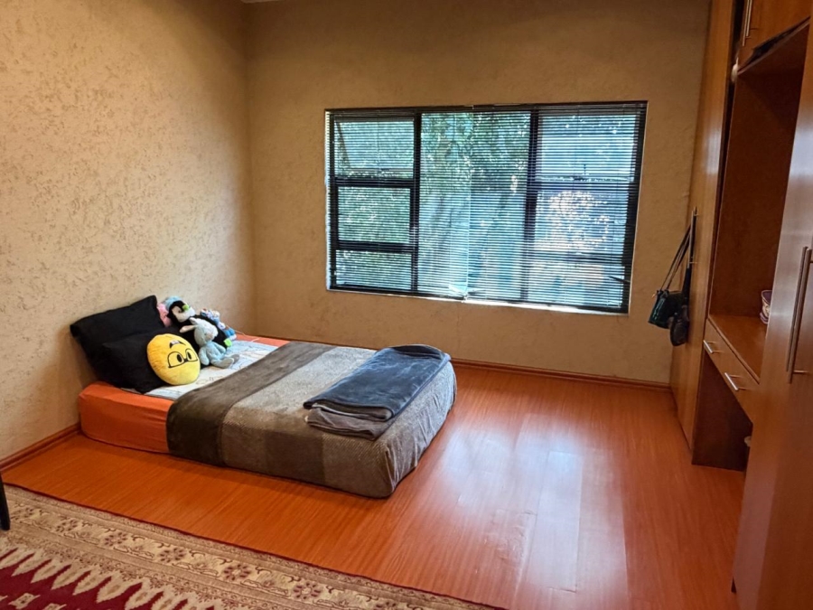 6 Bedroom Property for Sale in Glenvista Gauteng