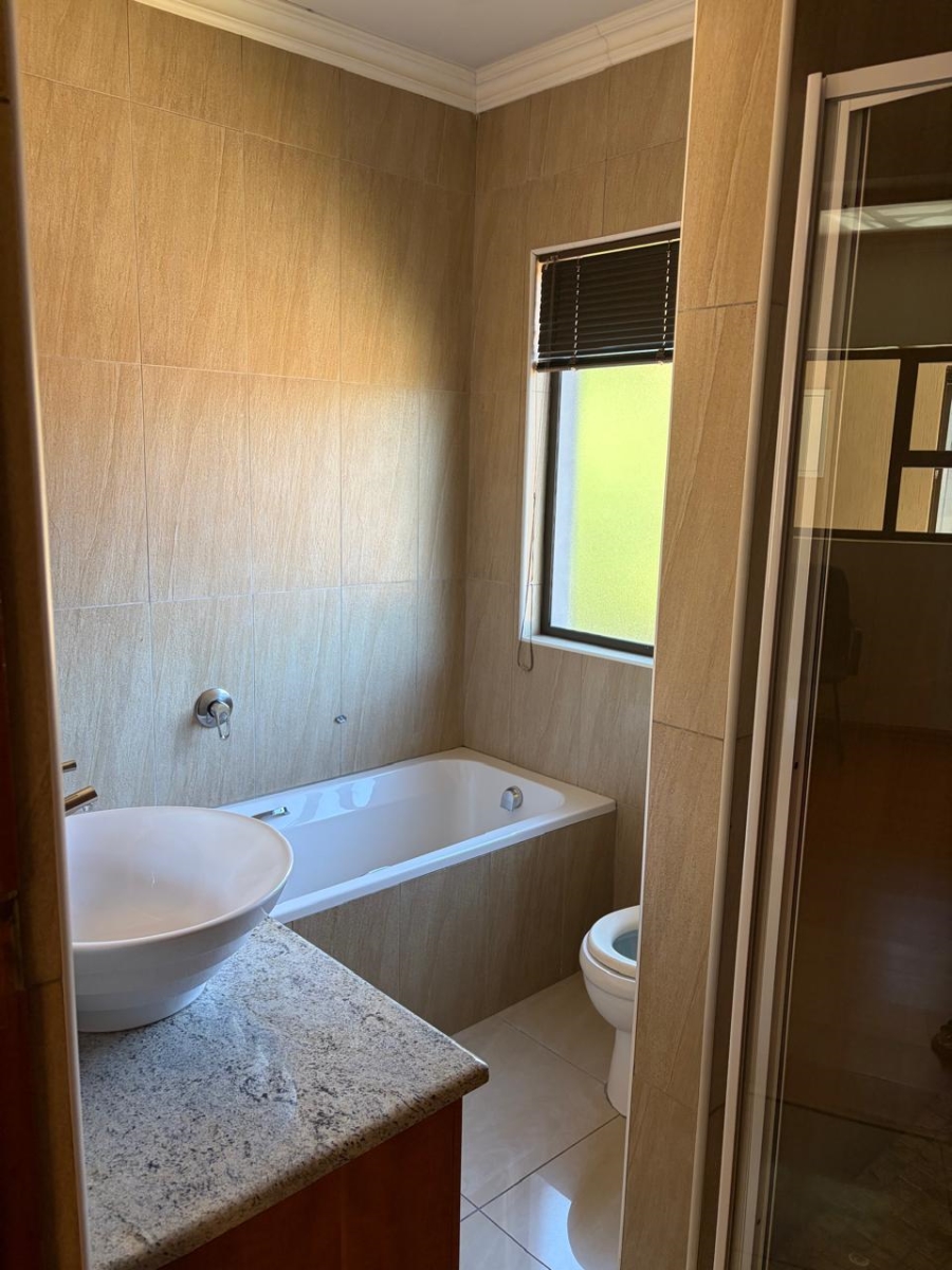 6 Bedroom Property for Sale in Glenvista Gauteng