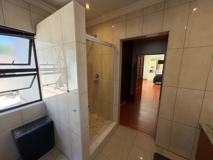 6 Bedroom Property for Sale in Glenvista Gauteng