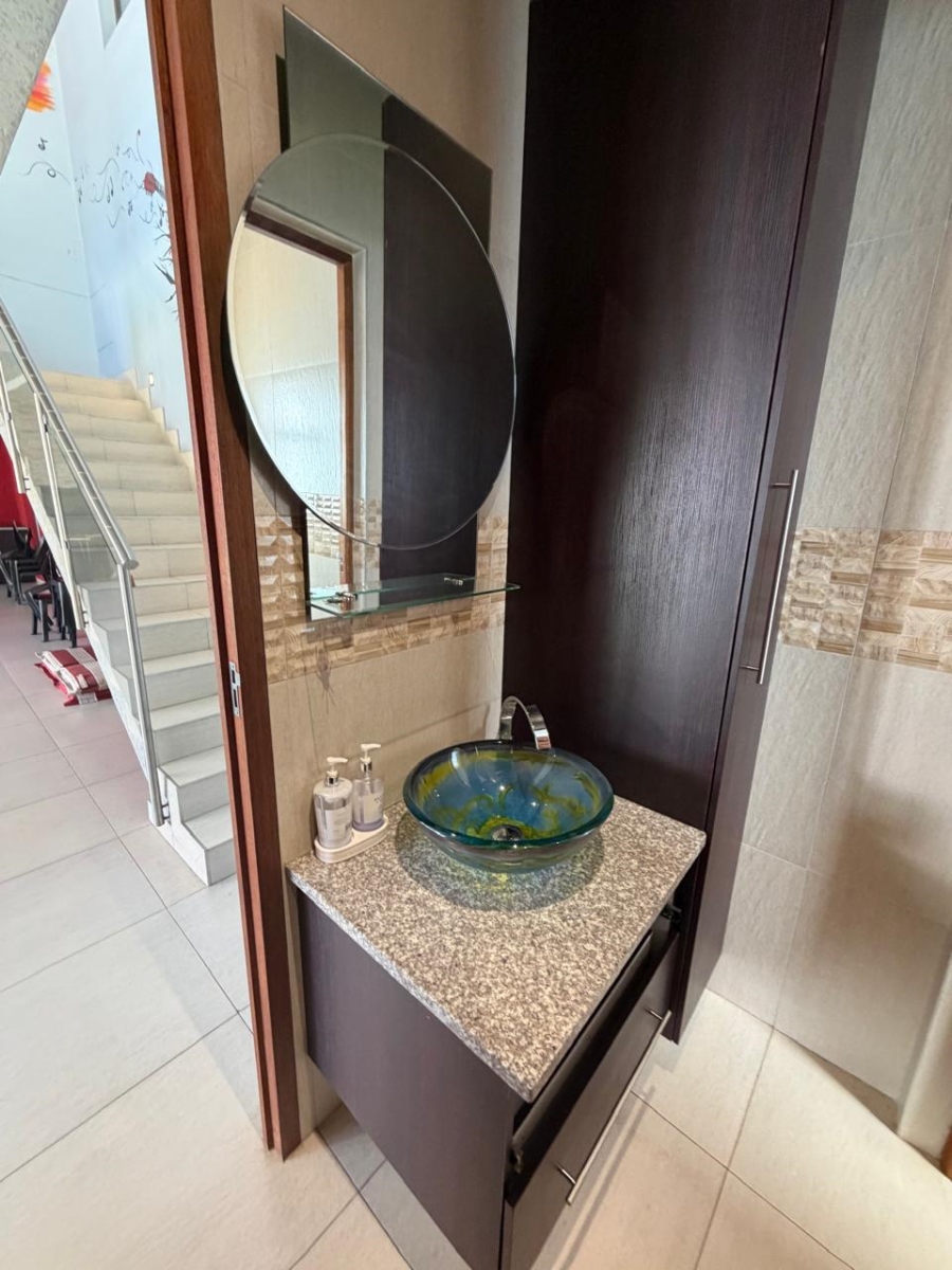 6 Bedroom Property for Sale in Glenvista Gauteng